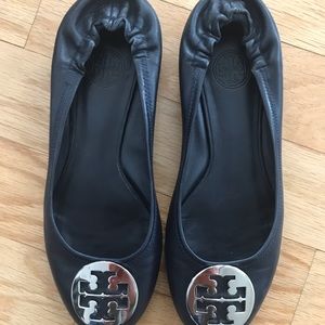 Tory Burch Navy Silver Reva 8.5